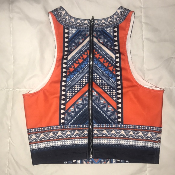 Beautiful designed crop top. - Picture 4 of 4